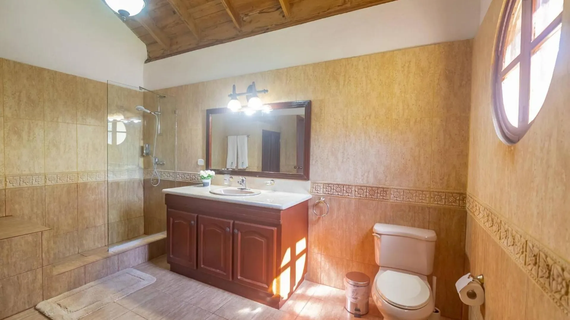 Villa Casati Pearl House, Big House With Private Pool à Bombita