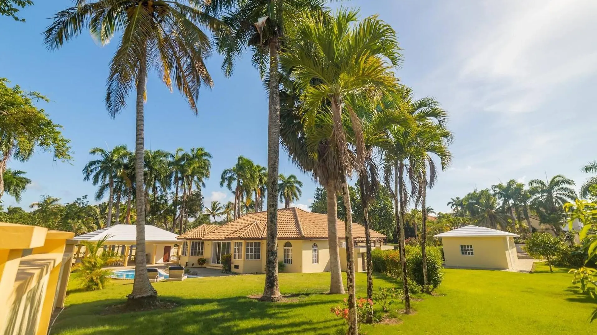 Contacts de Casati Pearl House, Big House With Private Pool